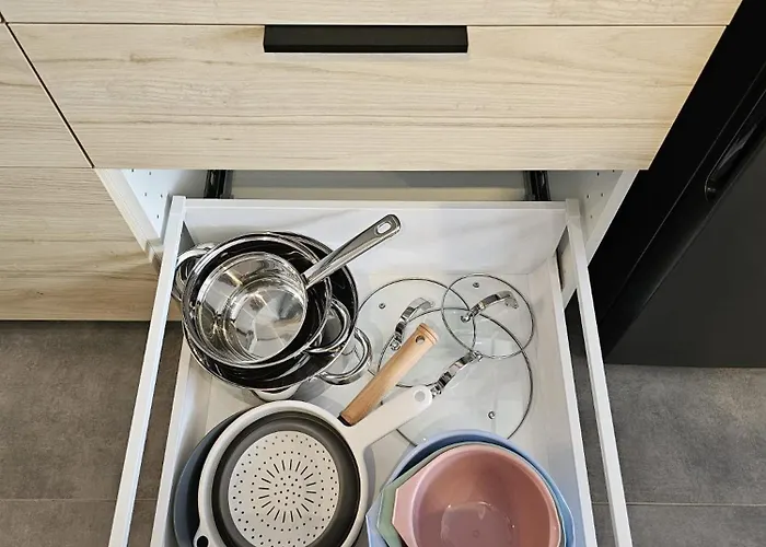 Czarny Slon - Elegancki Z Klimatem