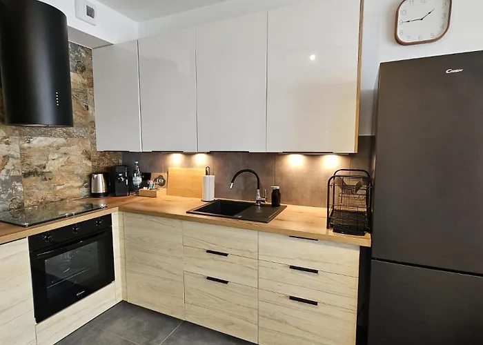 Czarny Slon - Elegancki Z Klimatem