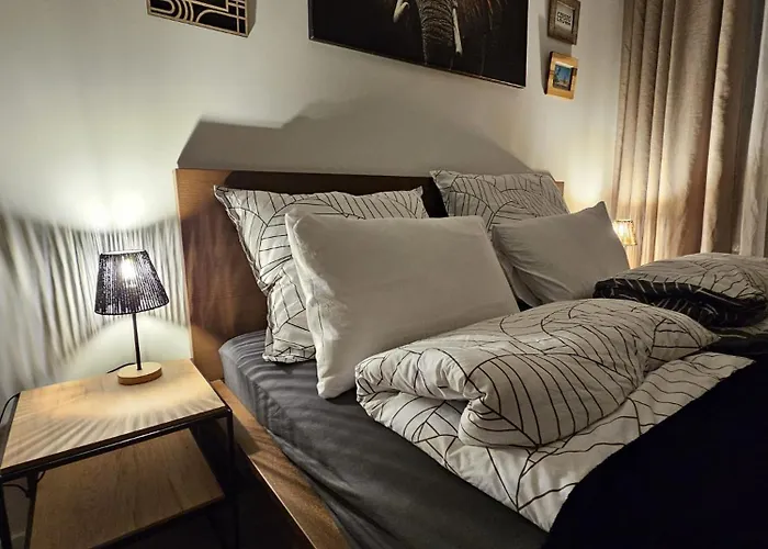 Czarny Slon - Elegancki Z Klimatem